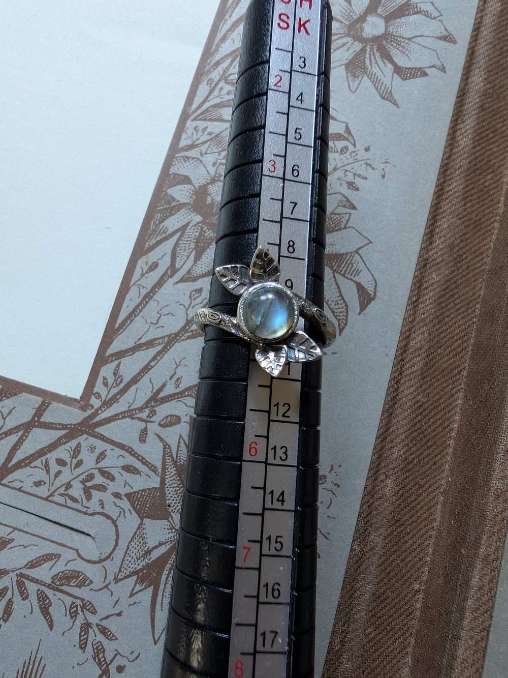 Sterling Silver labradorite ring and leaf design, sz 5